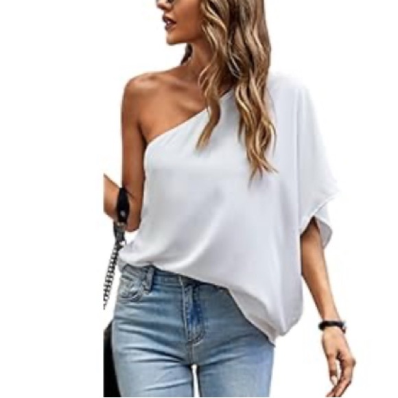 Off the shoulder white top size medium - Picture 1 of 1